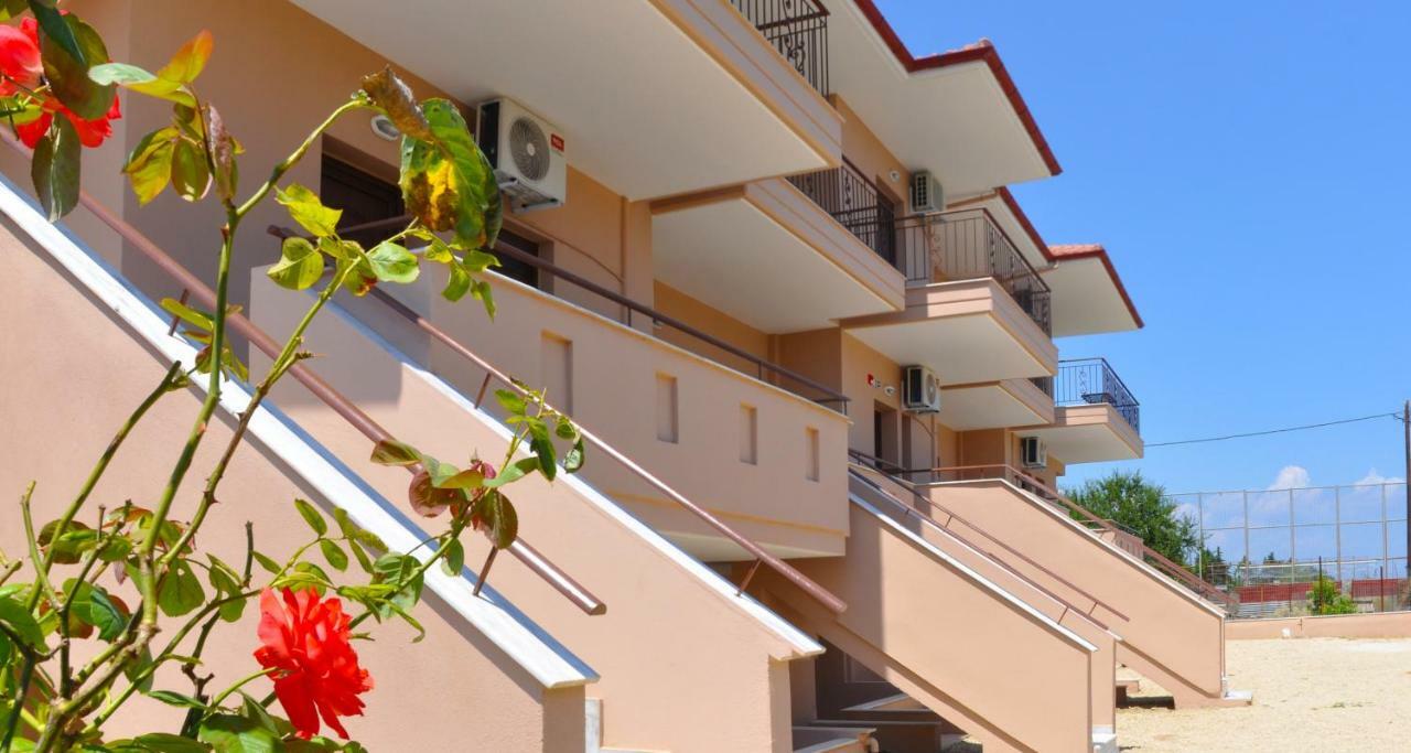 Villa Houses Nikolaos à Áfitos Extérieur photo